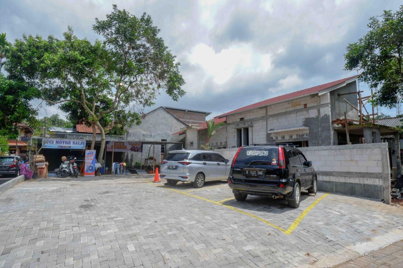 Reddoorz Plus Near Patung Kuda Undip Jatingaleh Екстер'єр фото