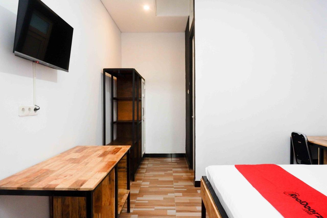 Reddoorz Plus Near Patung Kuda Undip Jatingaleh Екстер'єр фото