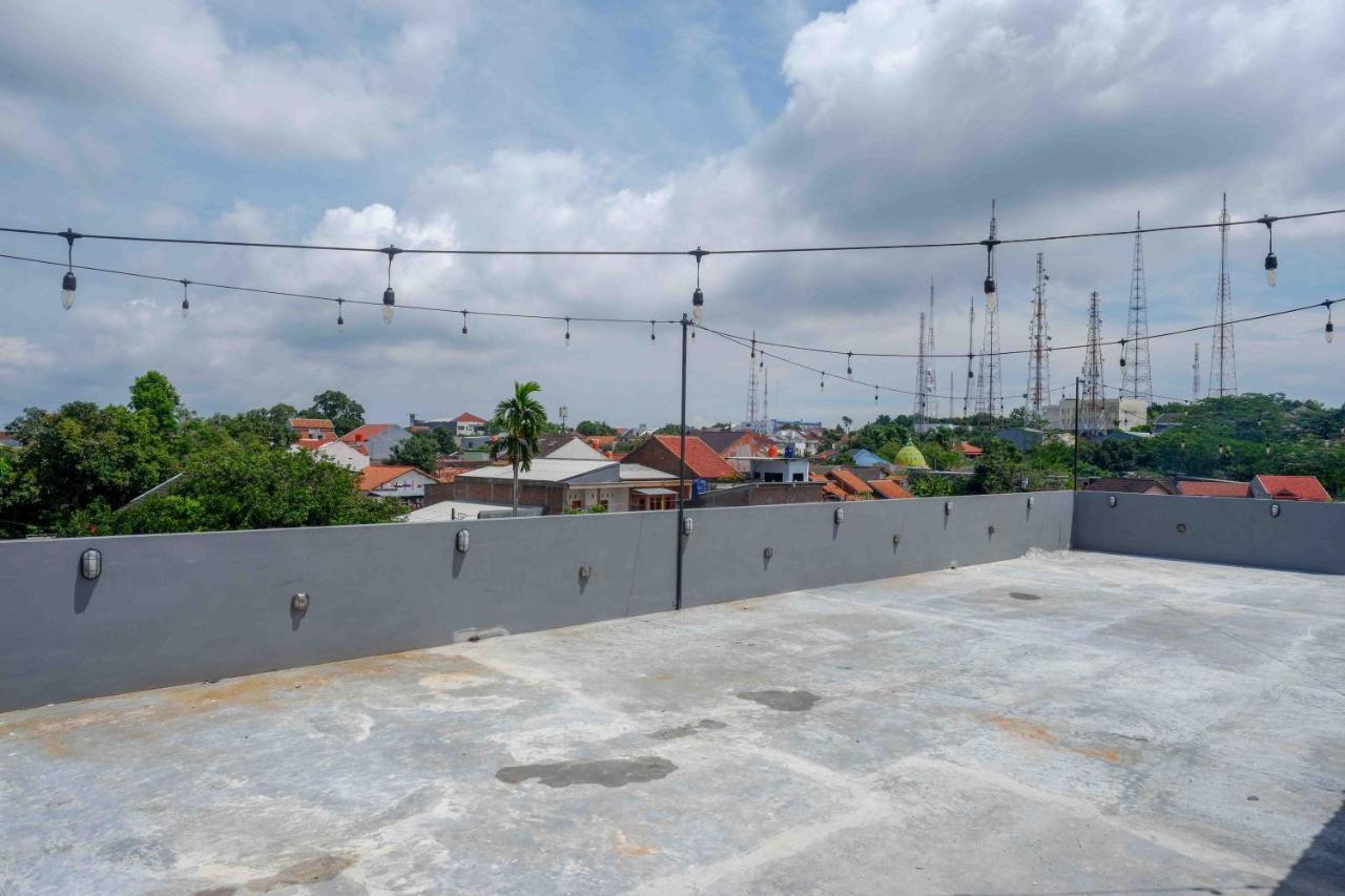 Reddoorz Plus Near Patung Kuda Undip Jatingaleh Екстер'єр фото